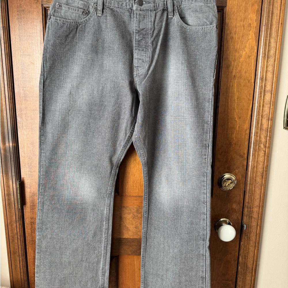 NWT Express Low Rise/Straight Leg Gray Denim Jeans 36x30